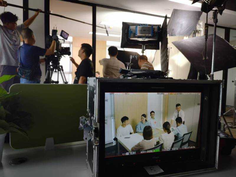 稷山县TVC拍摄公司：科技产品视觉化大师，诠释未来感与功能美学
